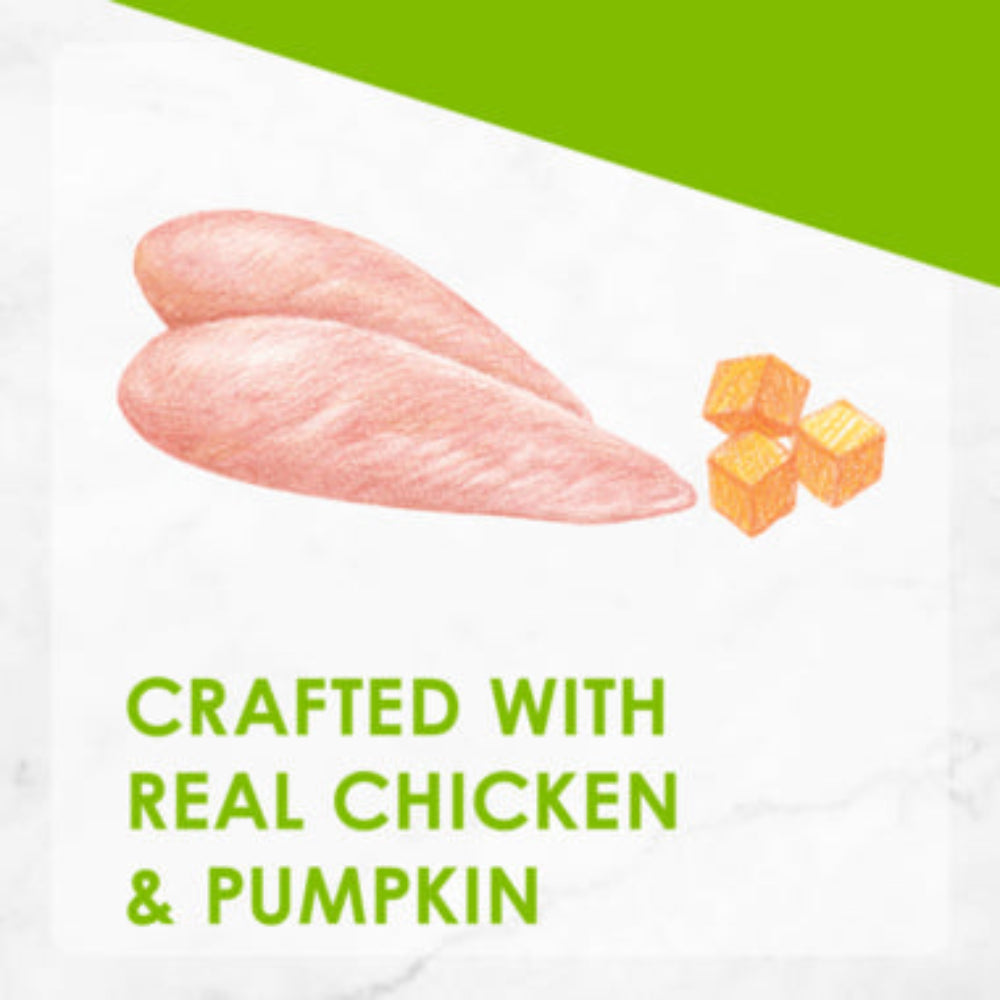 Product packaging with chicken pieces and pumpkin cubes on a white background with green text.