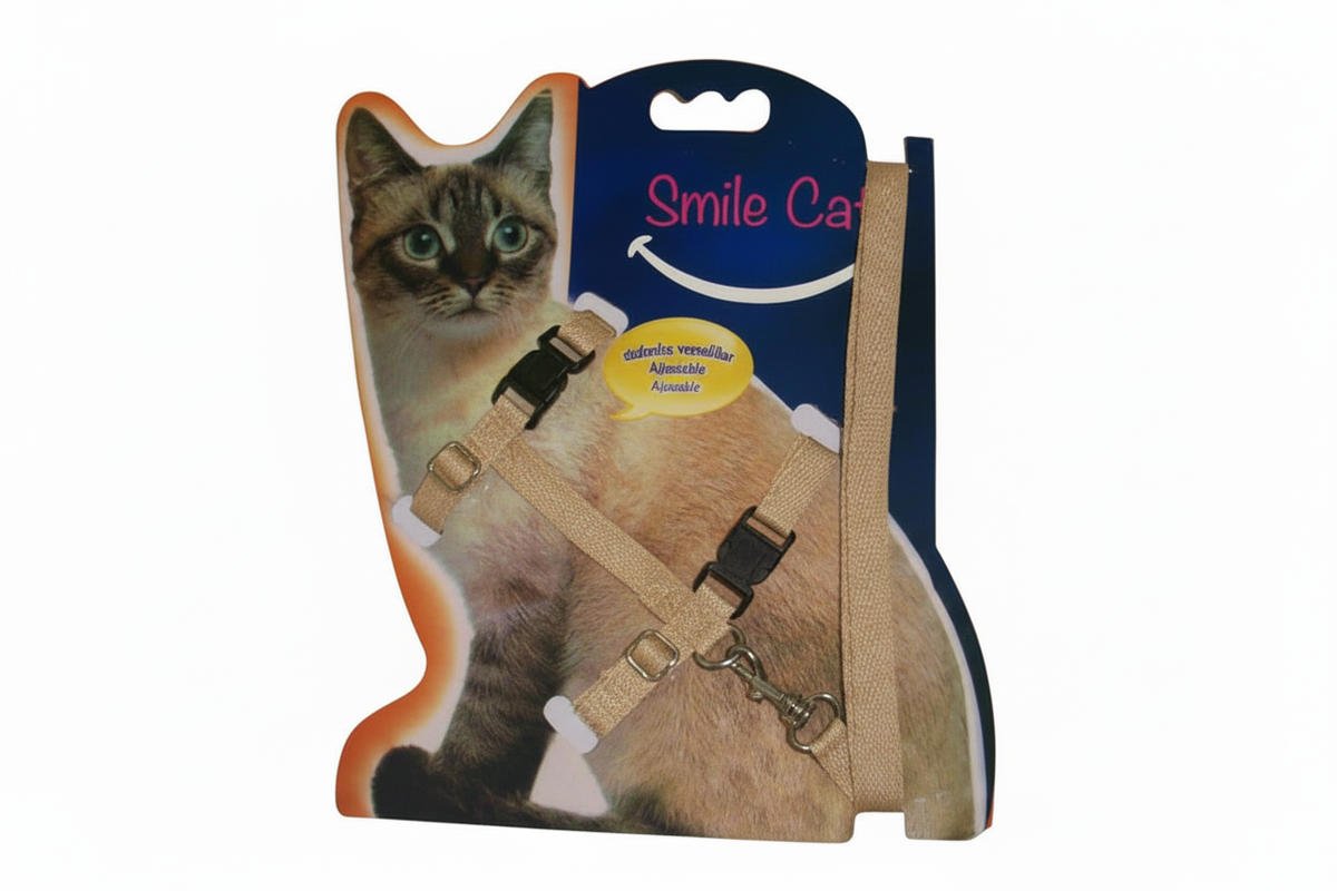 طوق القطة باللون البيج