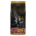 Leonardo cat food package with a focus on fresh beef flavor, low carb formula, and holistic nutrition.