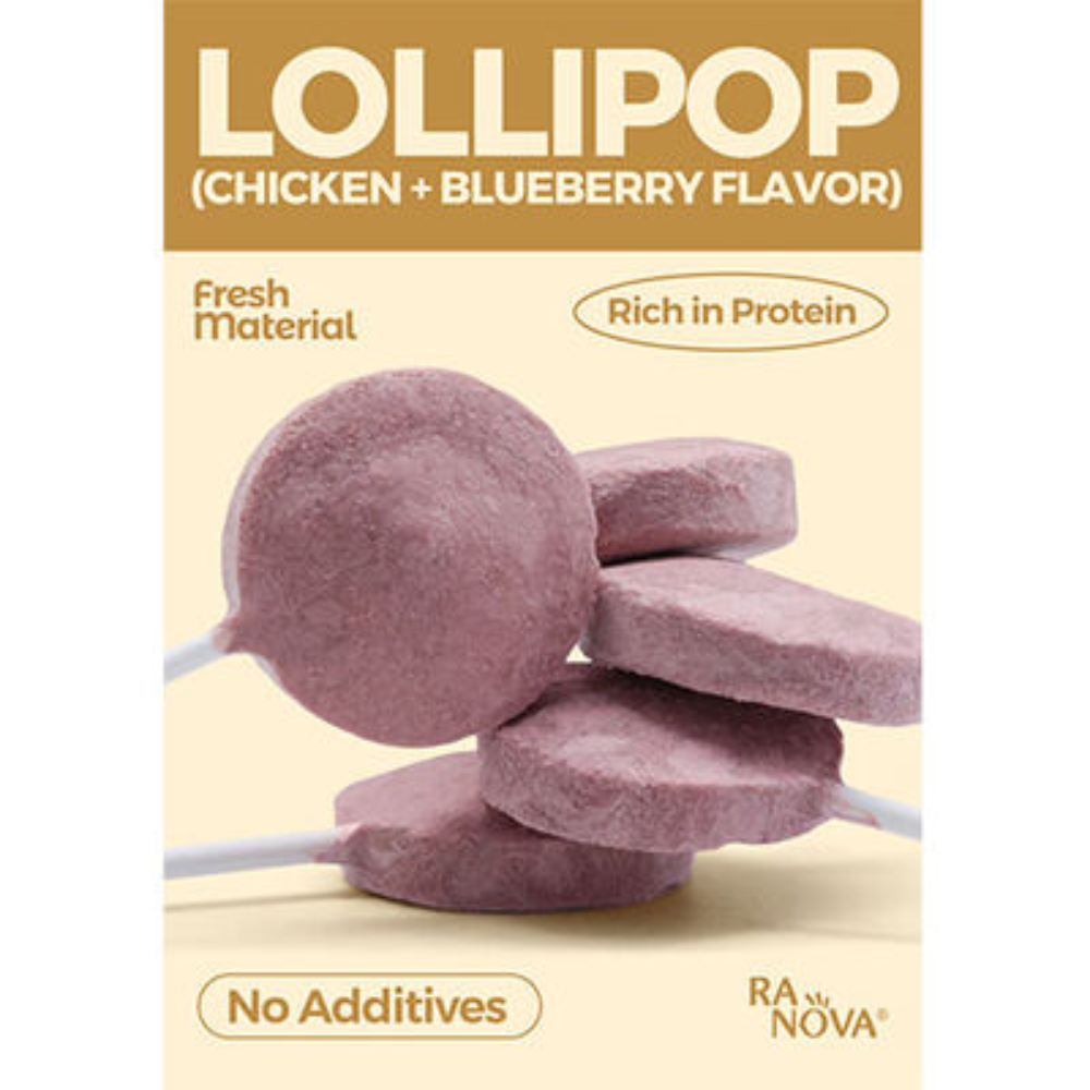 Lollipop with chicken and blueberry flavor on a beige background, featuring the brand 'RA Nova'.