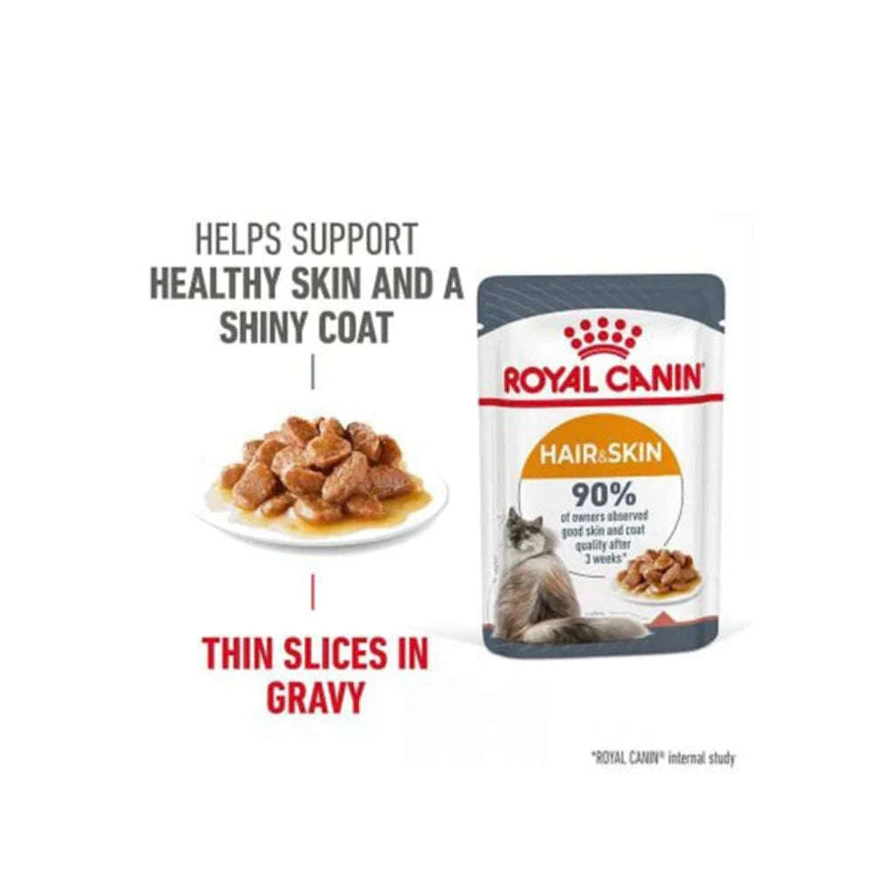 Royal Canin cat food package with text highlighting benefits on a white background