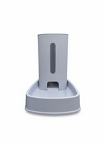 Automatic Food Dispenser for Cats and Small Dogs With Large Capacity.