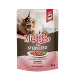 Cat food package for sterilized cats with a cat on the label, brand 'Miglior Gatto' visible.