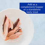 Raw fish片 on a white plate with text on a blue background